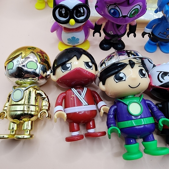 17 Ryans World Figures Lot Blind Bags Penguin Ninja Racer Pirate Panda - Picture 2 of 8